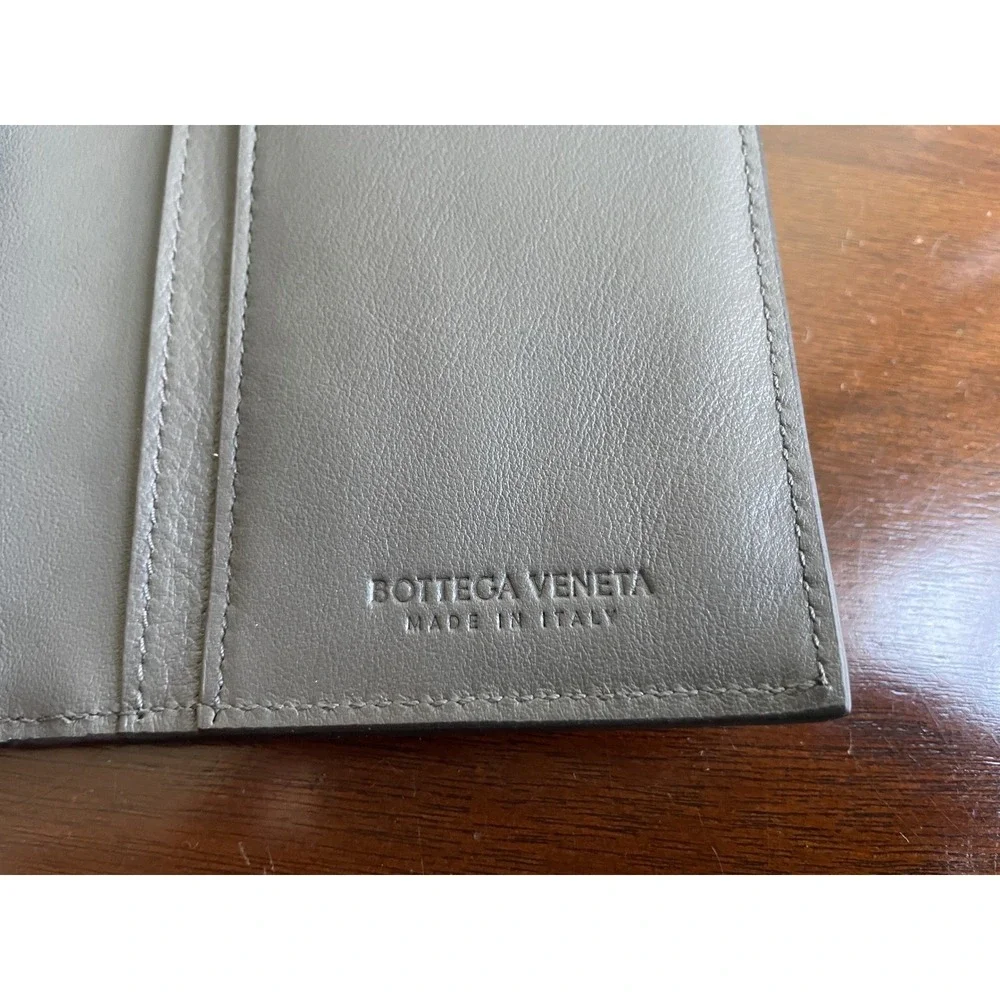 Bottega Veneta 609402‎ Leather Large weave intrecciato Black and Gray Wallet